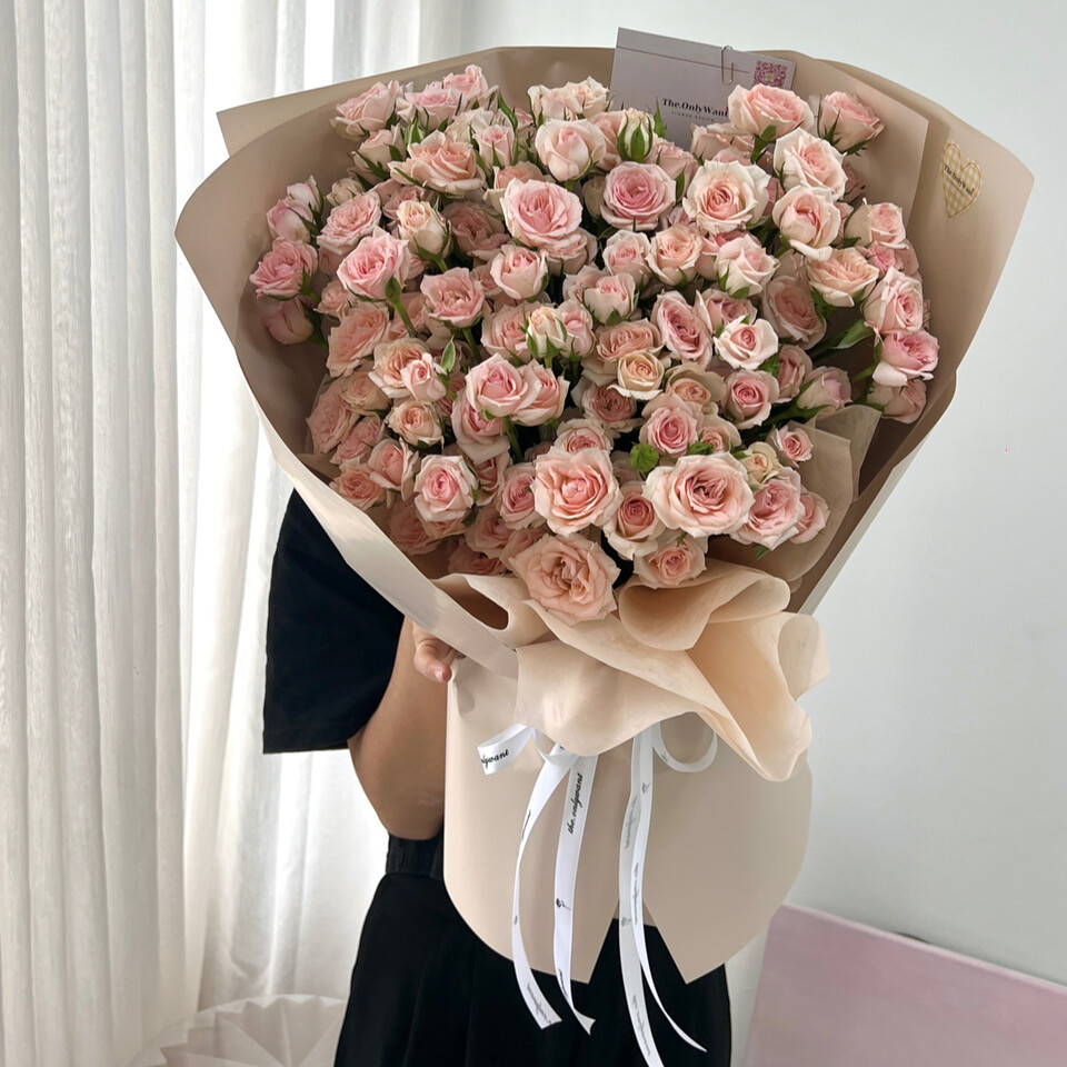 Soft Pink Spray Roses Romance
